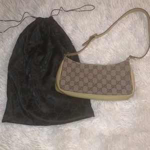 ***REPOSH*** Vintage Gucci Pocketbook